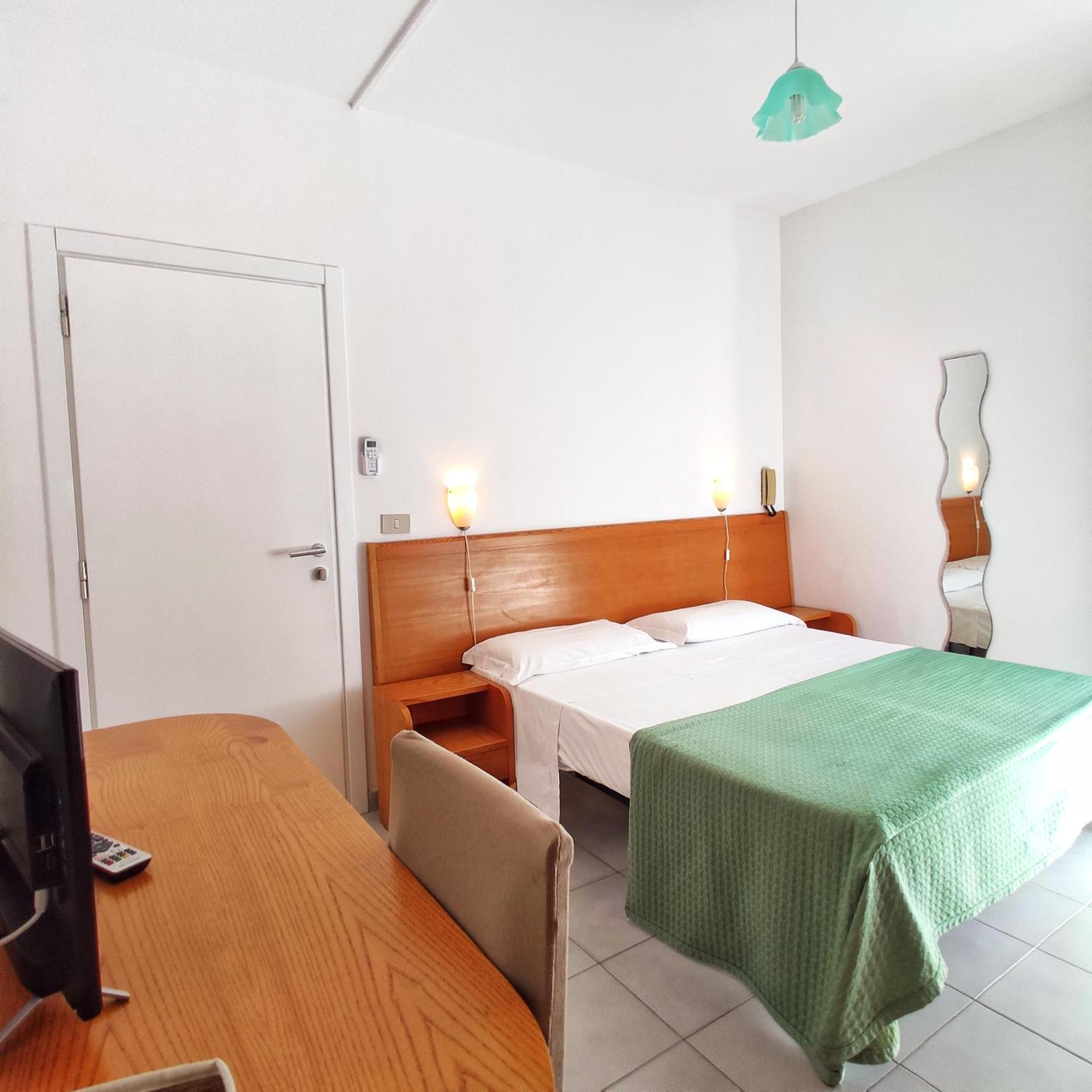 Piccolo Hotel Terracina Exterior photo