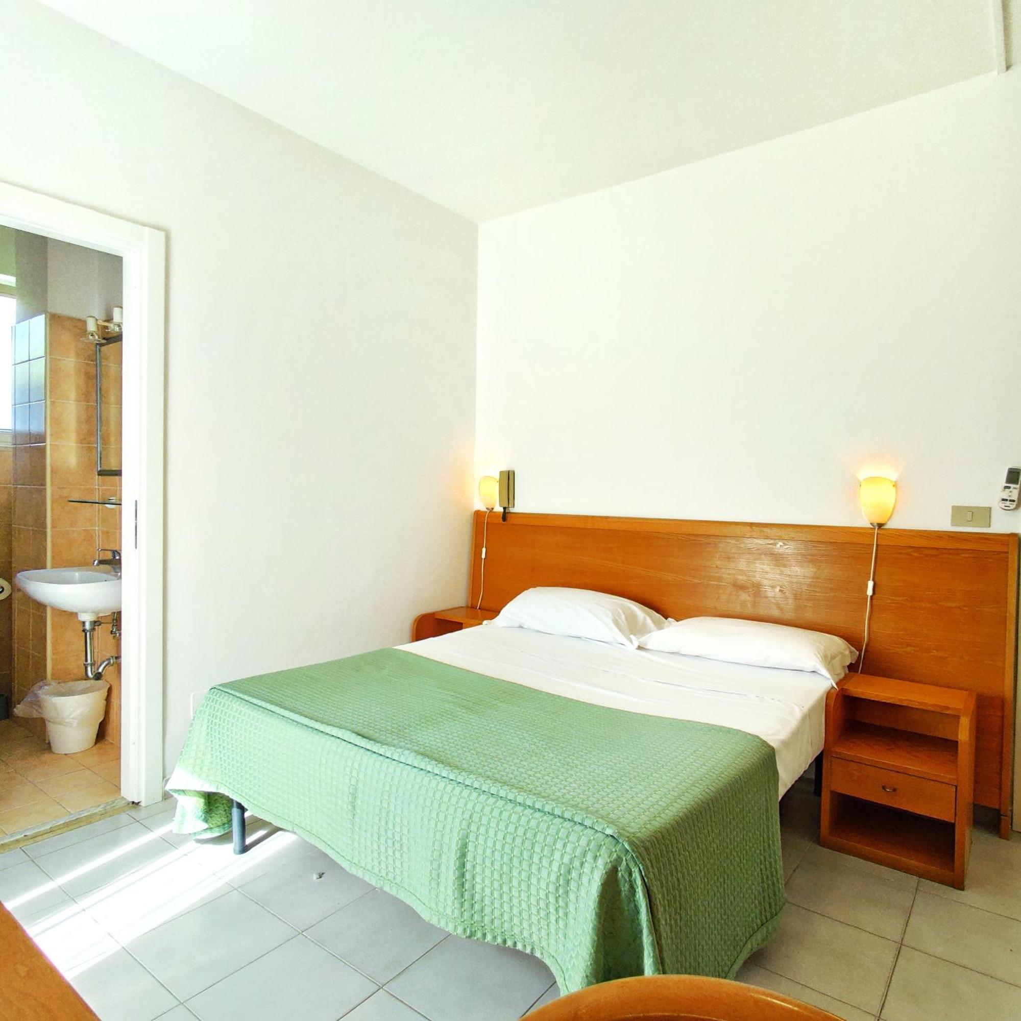 Piccolo Hotel Terracina Exterior photo