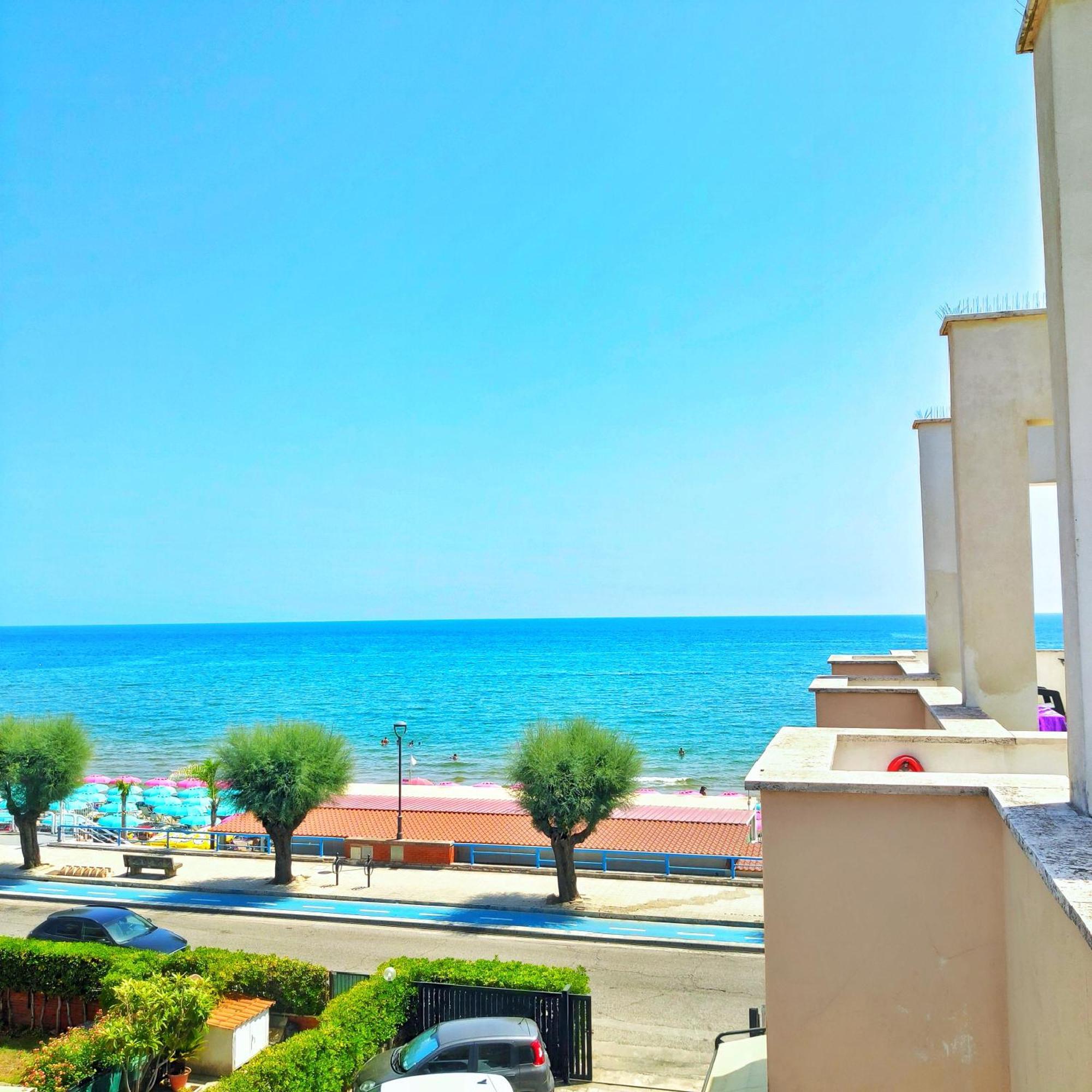 Piccolo Hotel Terracina Exterior photo