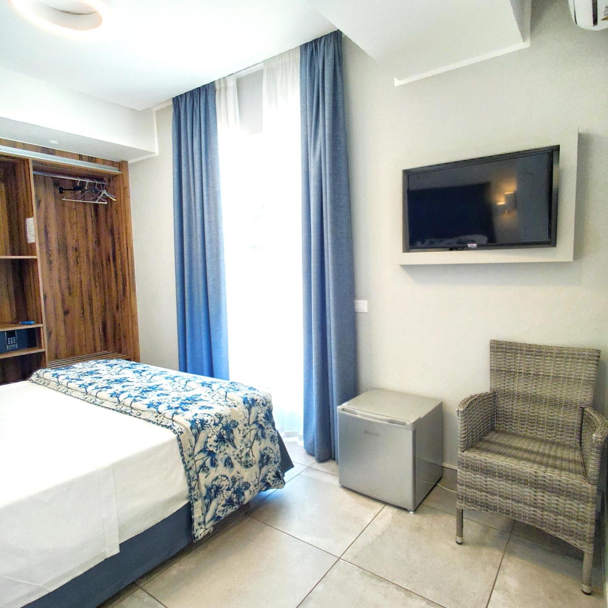 Piccolo Hotel Terracina Exterior photo