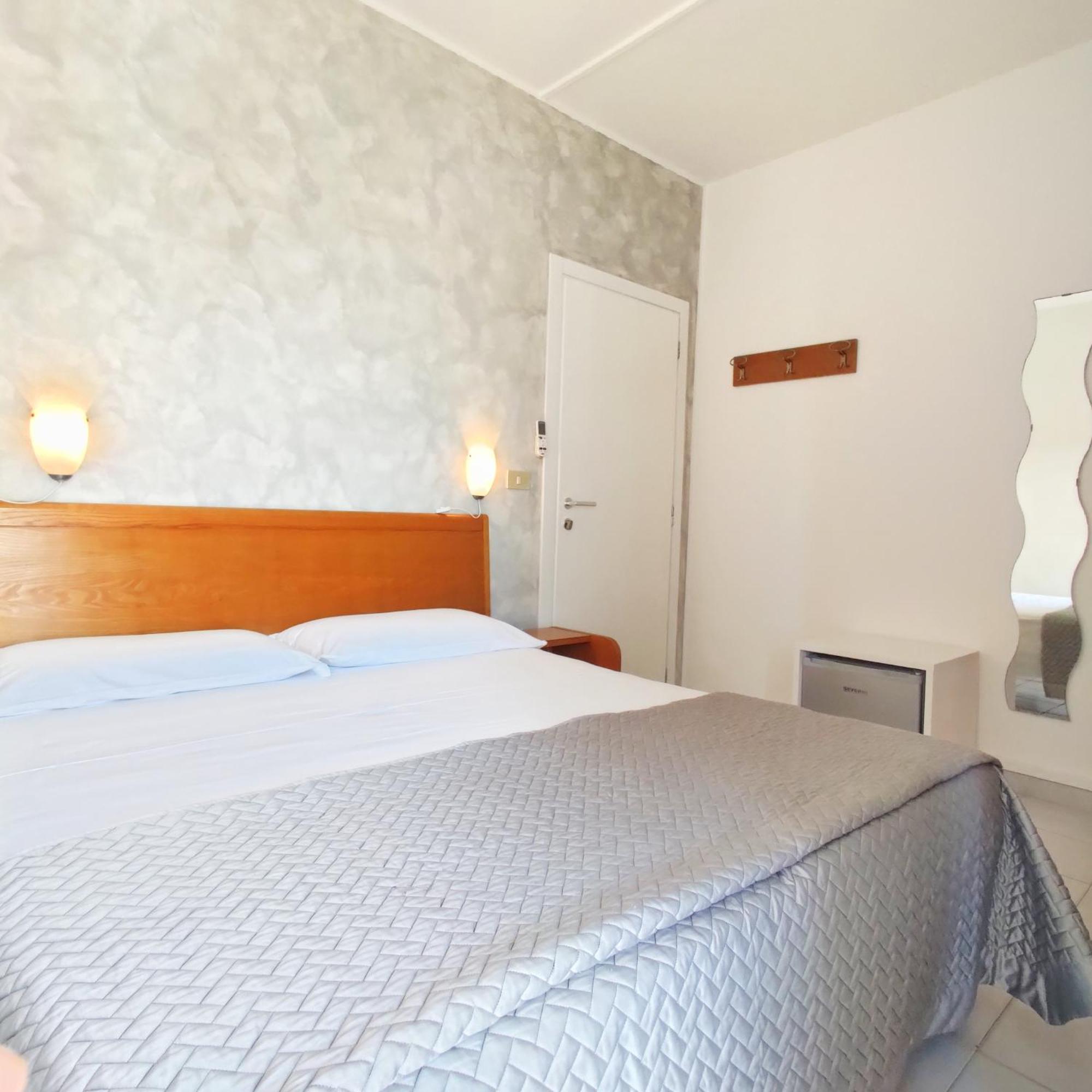 Piccolo Hotel Terracina Exterior photo