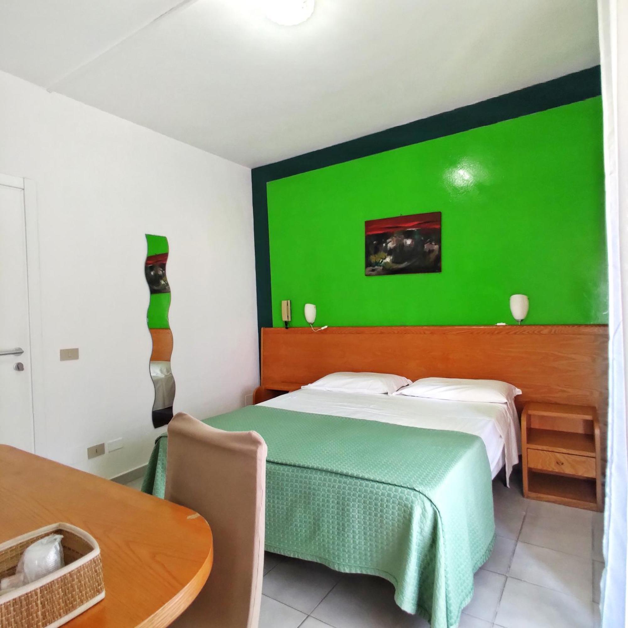 Piccolo Hotel Terracina Exterior photo
