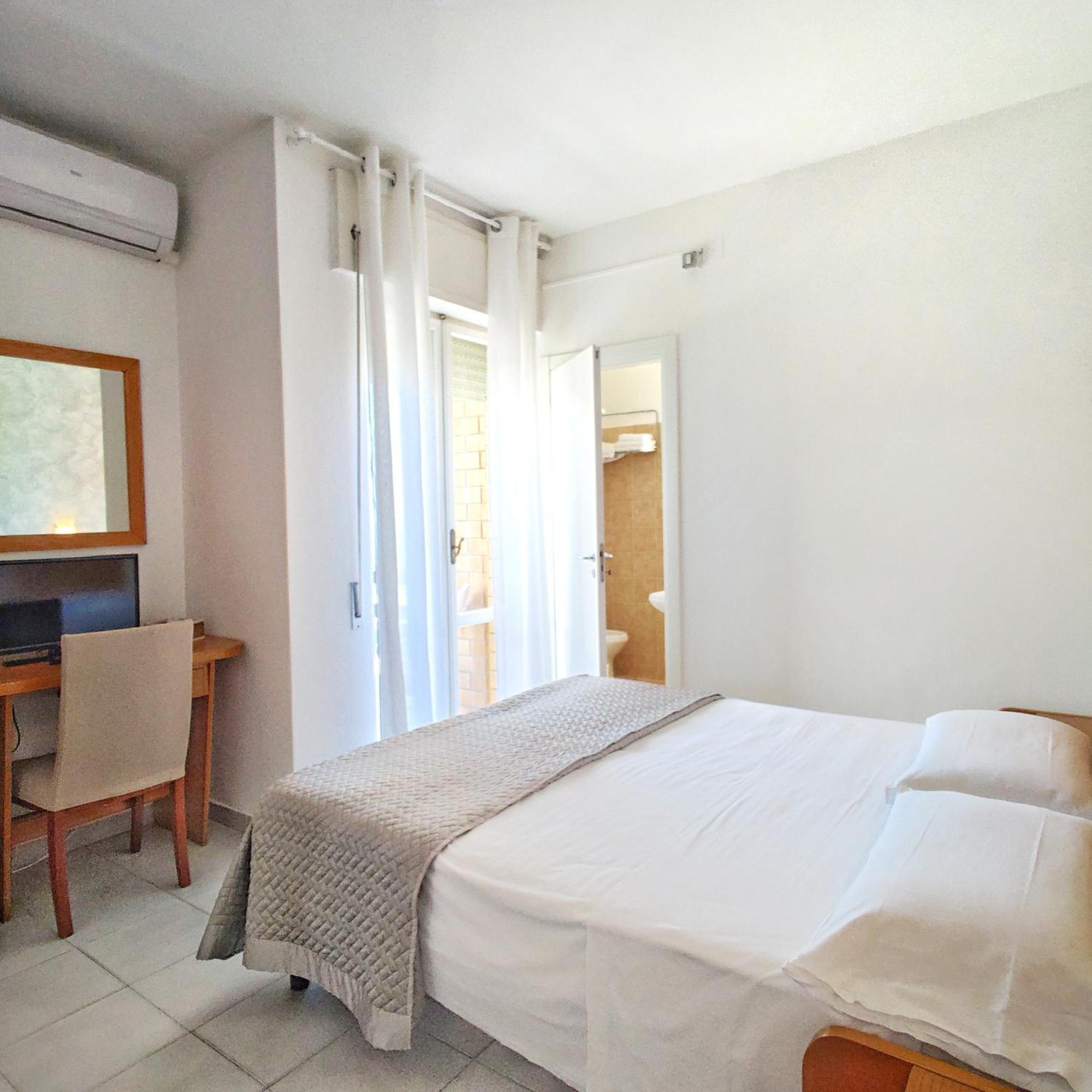 Piccolo Hotel Terracina Exterior photo