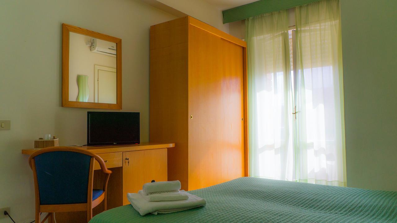 Piccolo Hotel Terracina Exterior photo